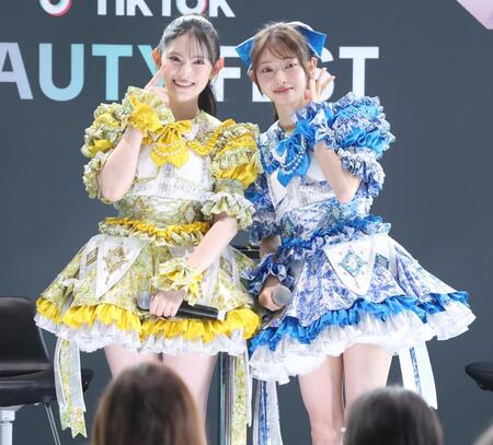 　登壇し笑顔の超ときめき♡宣伝部の菅田愛貴（左）と辻野かなみ（撮影・金田祐二）
