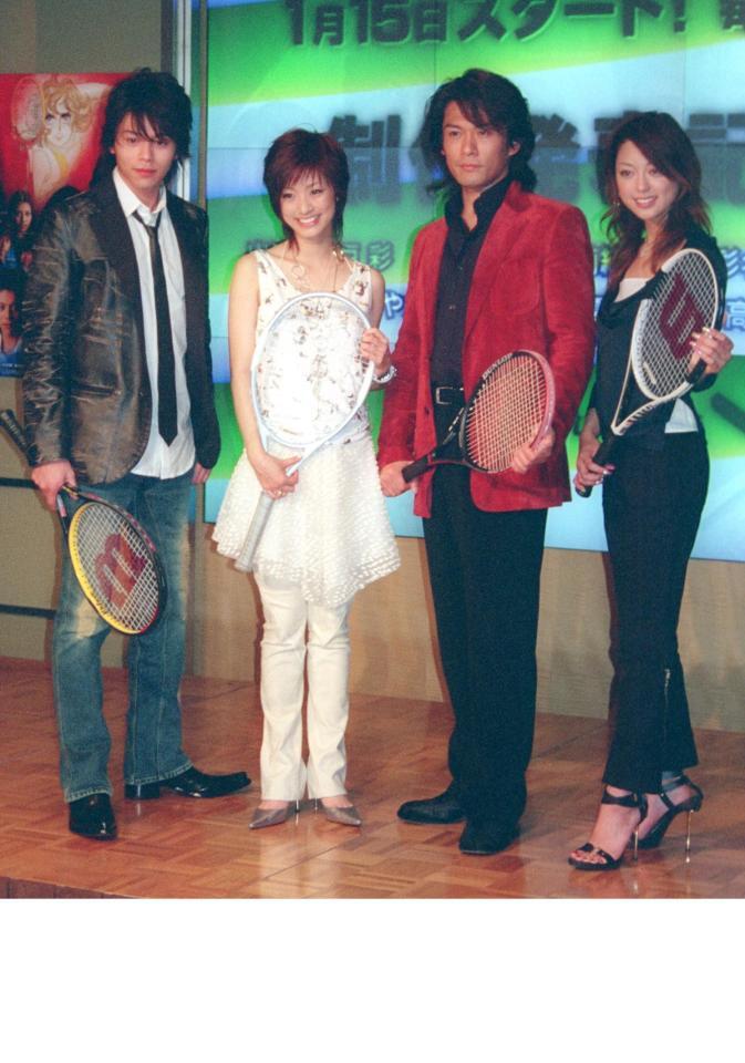 　（左から）吉沢悠、上戸彩、内野聖陽、松本莉緒さん＝２００４年