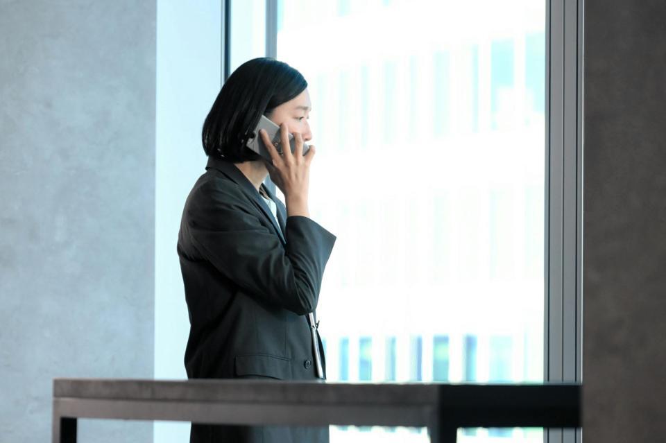 追い込まれるワーママの礼子。ＴＢＳ「対岸の家事」より