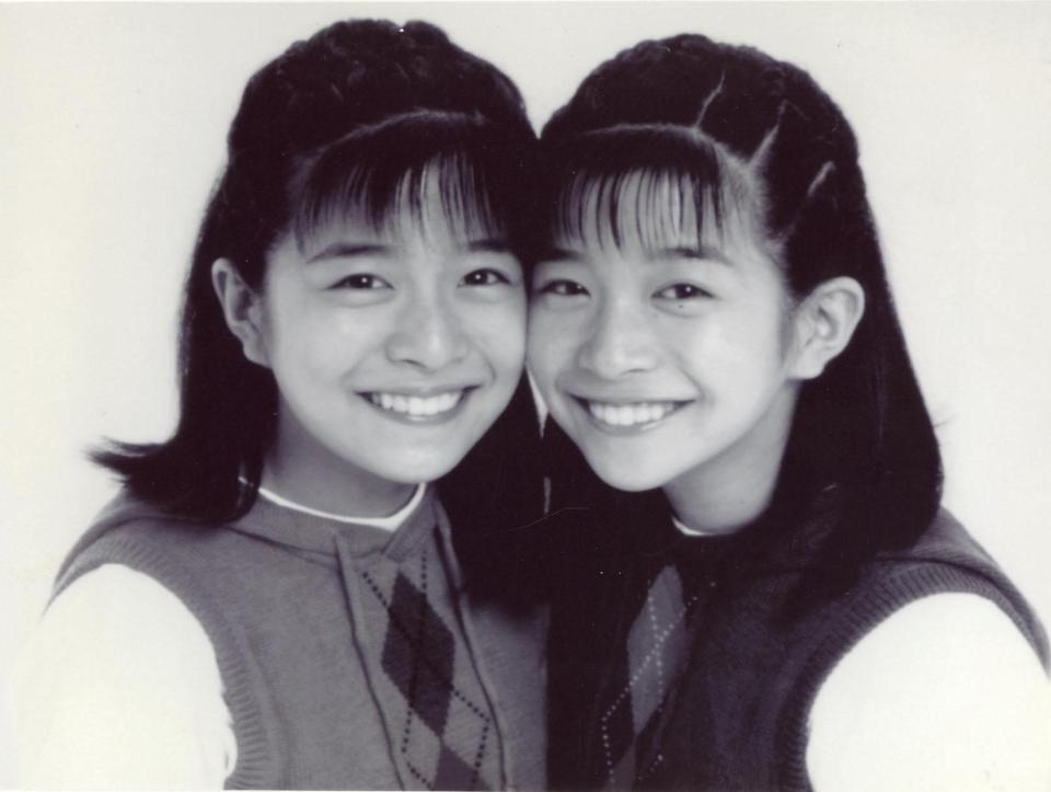 　三倉茉奈・佳奈