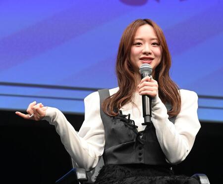 楽しい撮影エピソードを話す森香澄＝東京池袋のＴｈｅａｔｅｒ　Ｍｉｘａ（撮影・園田高夫）