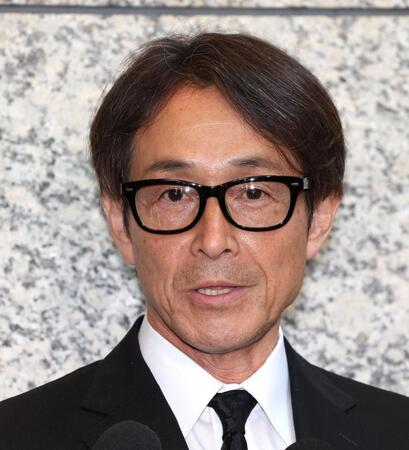 　思い出を語る吉田栄作（撮影・佐々木彰尚）