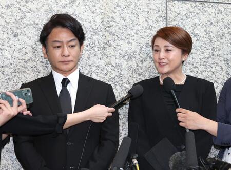 　思い出を語る片岡愛之助（左）と藤原紀香夫妻（撮影・佐々木彰尚）