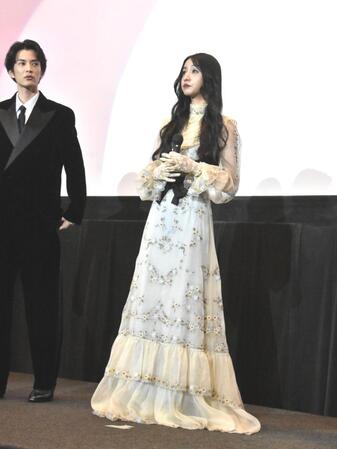 　舞台あいさつに登場した（左から）Ｋｏｋｉ，