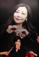 　中山美穂さんとの思い出を話す妹・忍（撮影・佐々木彰尚）