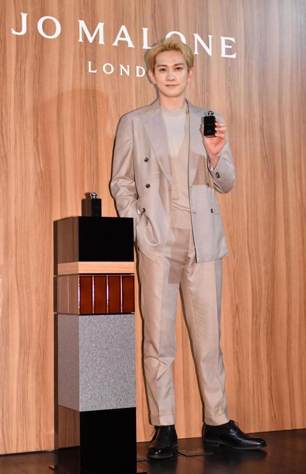 　イベントでポーズを決める町田啓太（撮影・開出牧）