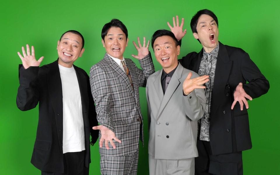 　番組がゴールデン帯に進出し、笑顔満開の（左から）千鳥の大悟とノブ、かまいたちの山内健司と濱家隆一（撮影・吉澤敬太）