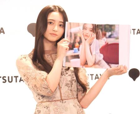 　お気に入りカットをアピールする井上和