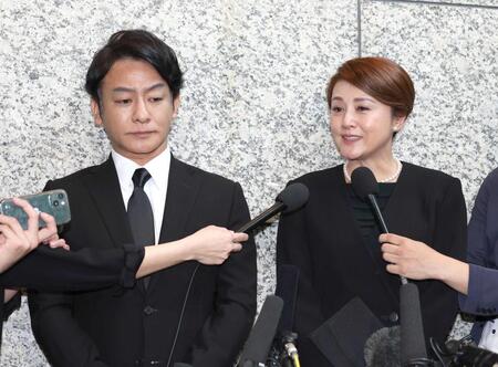 　思い出を語る片岡愛之助（左）と藤原紀香夫妻（撮影・佐々木彰尚）