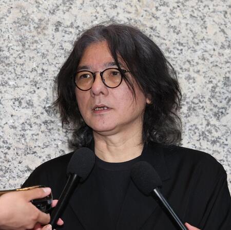 　思い出を語る岩井俊二監督（撮影・佐々木彰尚）