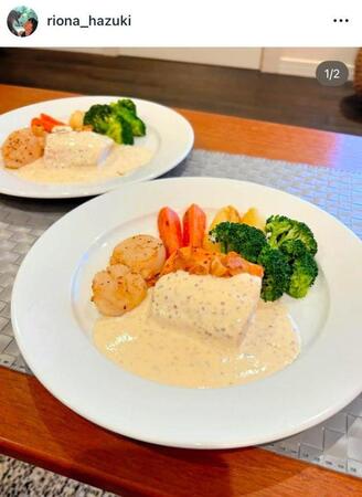 まるでレストランのようなフレンチも手作り。葉月里緒奈のインスタグラム＠ｒｉｏｎａ＿ｈａｚｕｋｉより 