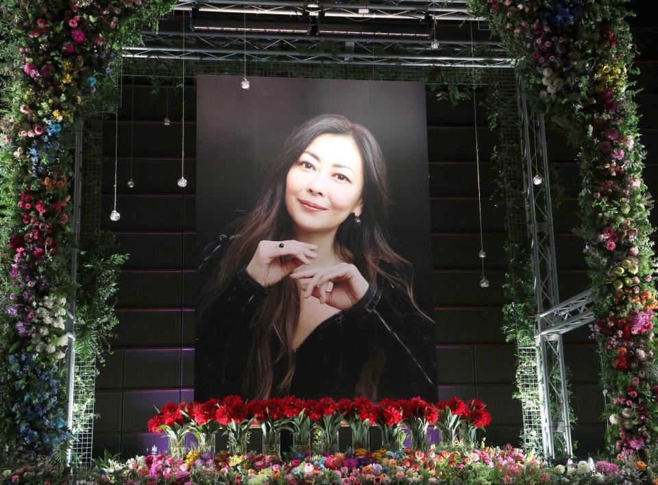 　中山美穂さんの祭壇（撮影・佐々木彰尚）