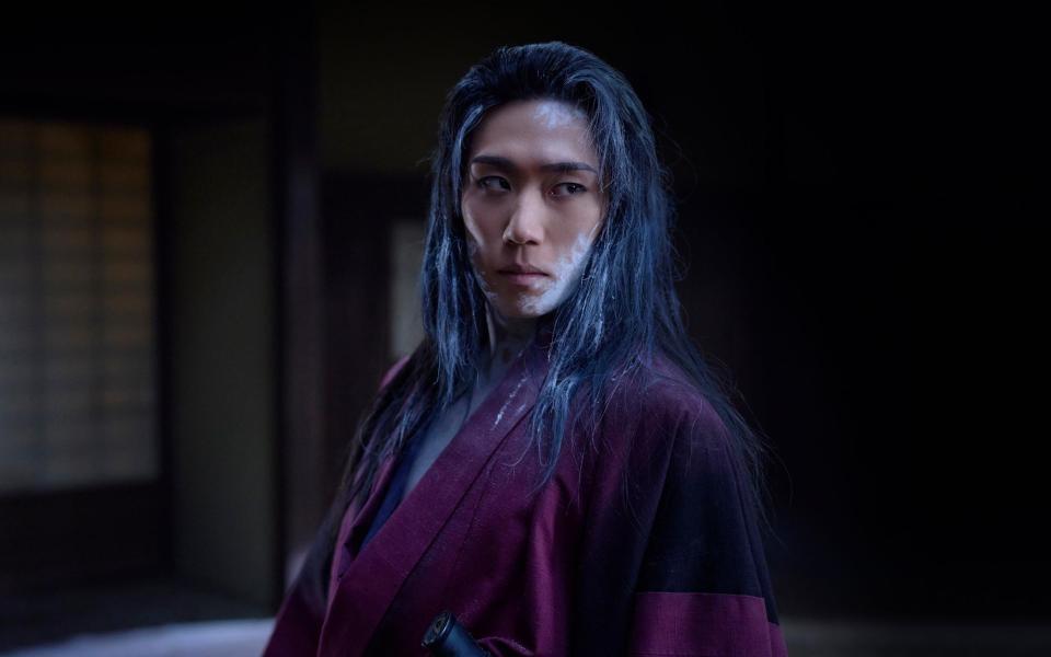 　暗殺者・金子半四郎を演じる早乙女太一　©日本映画放送