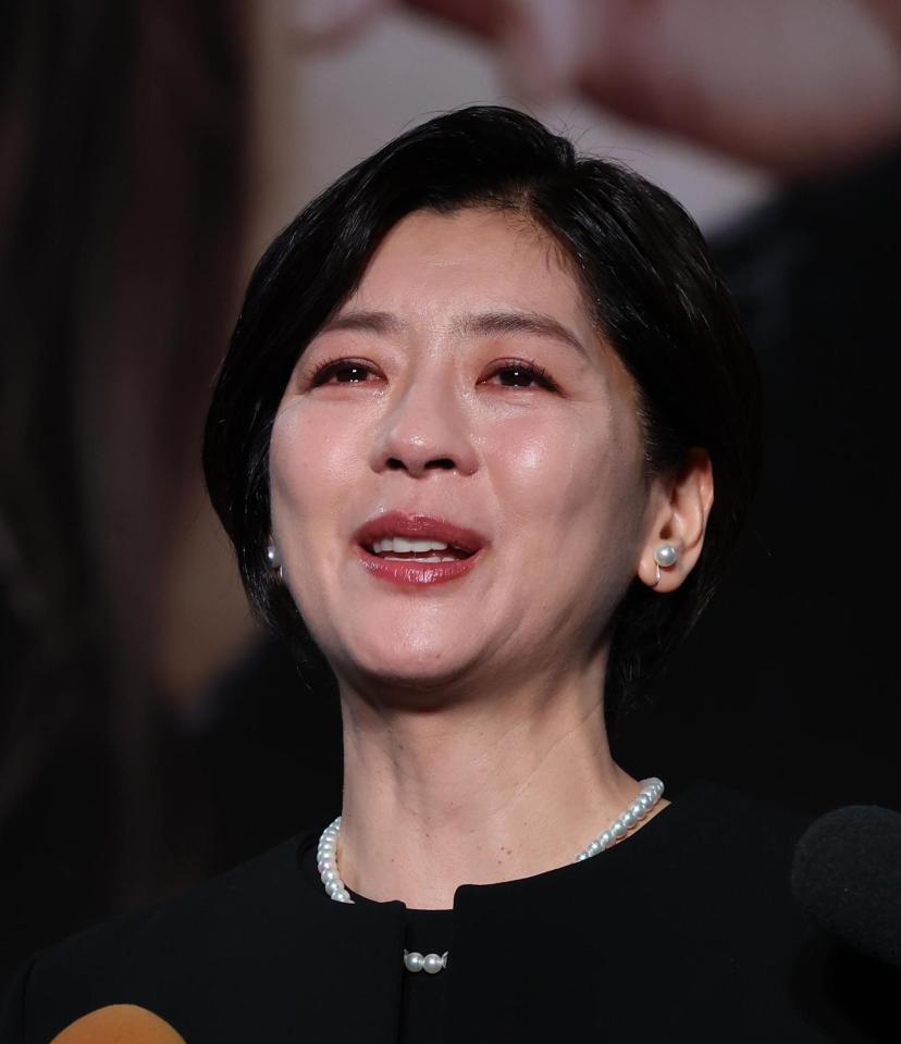 　中山美穂さんとの思い出を話す妹・忍＝２２日