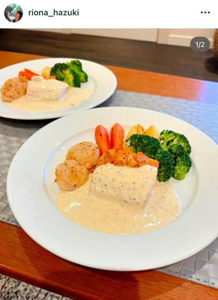 まるでレストランのようなフレンチも手作り。葉月里緒奈のインスタグラム＠ｒｉｏｎａ＿ｈａｚｕｋｉより 