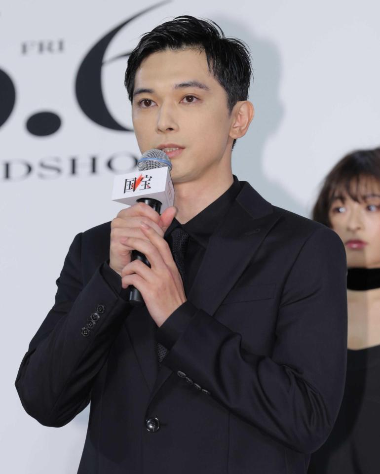 　あいさつする吉沢亮（撮影・吉澤敬太）