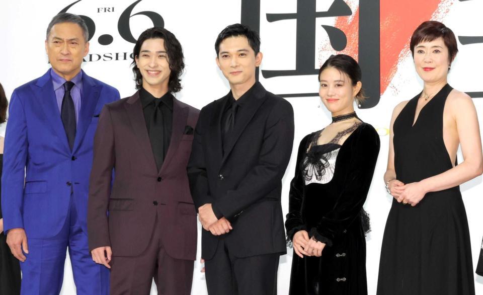 　映画「国宝」に出演する（左から）渡辺謙、横浜流星、吉沢亮、高畑充希、寺島しのぶ