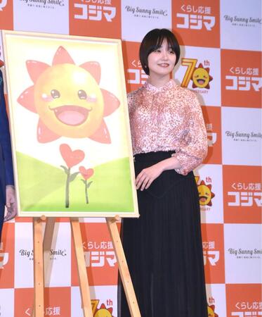 　直筆のイラストを披露する奈緒