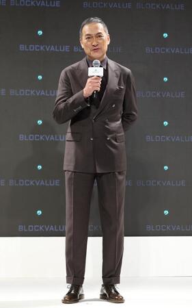 　新ＣＭ発表会に登場した渡辺謙（撮影・佐々木彰尚）