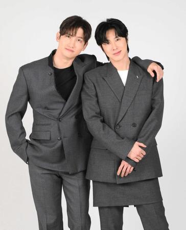 　東方神起のチャンミン（左）とユンホ