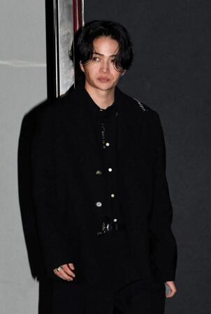 　会場に入る菊池風磨（撮影・佐藤厚）