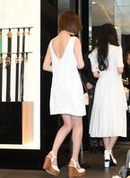 　背中が大きく見える衣装で登場したＮｉｚｉＵのＭＡＫＯ（撮影・堀内翔）