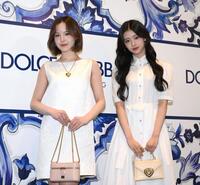 　「ドルチェ＆ガッバーナ　銀座　リニューアルオープンイベント」に登場したＮｉｚｉＵのＭＡＫＯ（左）とＲＩＭＡ（撮影・堀内翔）