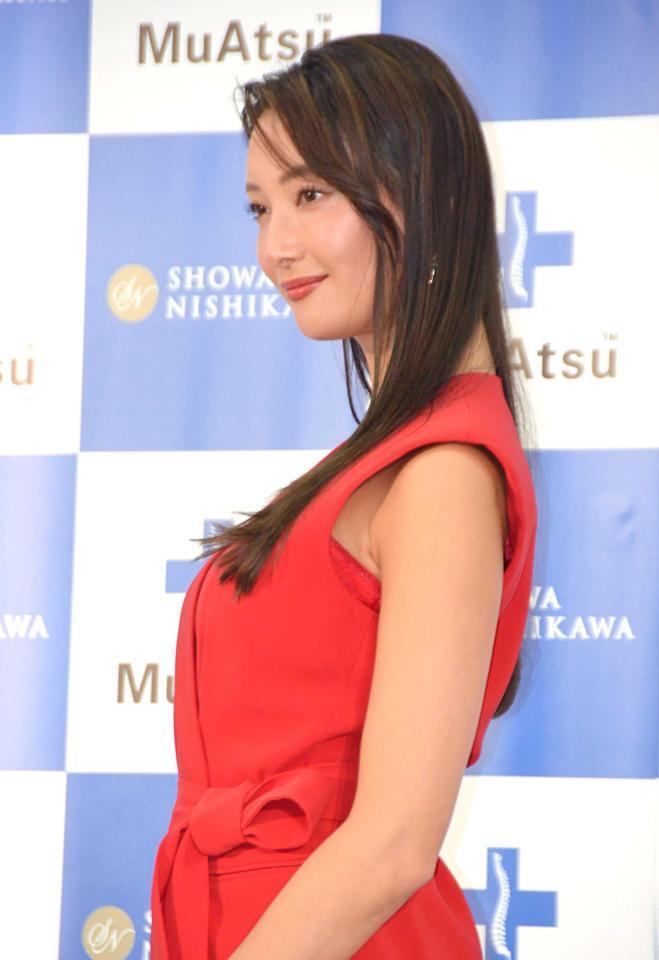 　新ＣＭ発表会に登場した菜々緒