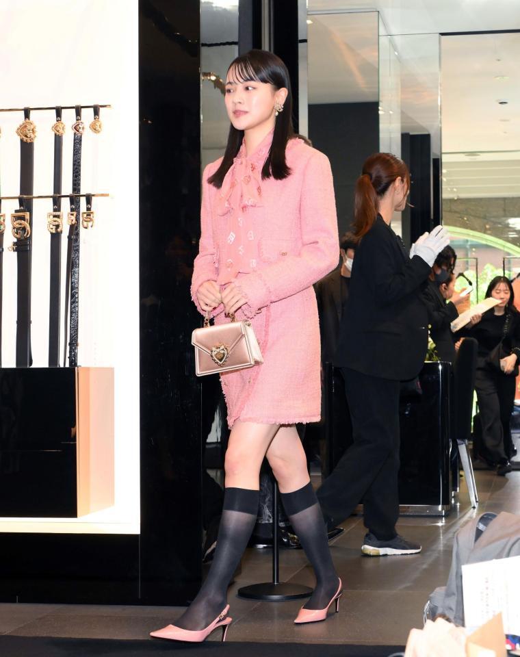 　「ドルチェ＆ガッバーナ　銀座　リニューアルオープンイベント」に登場した上坂樹里（撮影・堀内翔）