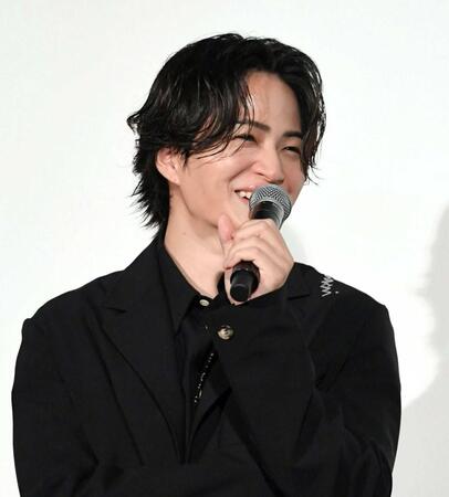 　笑顔でトークする菊池風磨（撮影・佐藤厚）