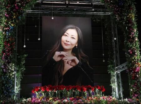 　中山美穂さんのお別れ会の祭壇