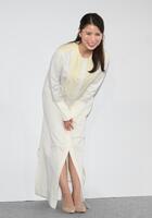 　かわいらしくお辞儀をする、ゆいかれん（撮影・堀内翔）