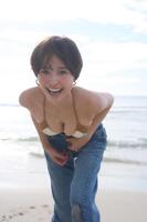 　渡邊渚さん写真集「水平線」（Ⓒ中村和孝／集英社）より