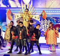 　豪華衣装でステージを盛り上げるＲＡＤＩＯ　ＦＩＳＨ＝２０１６年