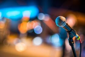 　［Ａｌｅｘａｎｄｒｏｓ］が公演中に痴漢行為があったと報告　※写真はイメージです（Zamrznuti-tonovi／stock.adobe.com）