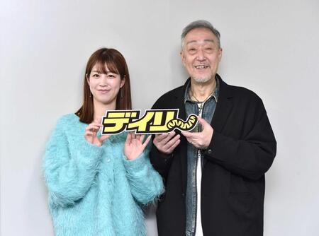 　デイリースポーツを訪れて映画「幽霊はわがままな夢を見る」の魅力を語った深町友里恵（左）とグ・スーヨン監督＝東京・木場