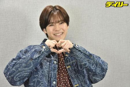 　ハートマークを作る少年忍者・北川拓実