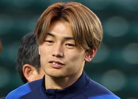 日本代表・上田綺世モデル美人妻がデコ出しショット「可愛すぎ」「似合いすぎ」夫とペアルック姿も