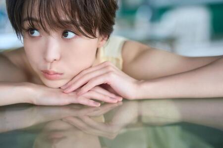 渡邊渚さん写真集「水平線」（Ⓒ中村和孝／集英社）より。