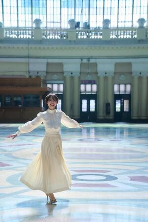 渡邊渚さん写真集「水平線」（Ⓒ中村和孝／集英社）より。