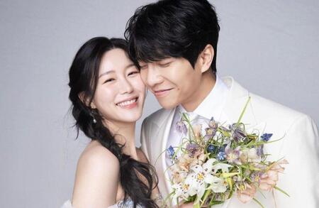 イ・スンギの公式インスタグラム＠ｌｅｅｓｅｕｎｇｇｉ．ｏｆｆｉｃｉａｌより　２０２３年に結婚した女優のイ・ダイン（左）とイ・スンギ