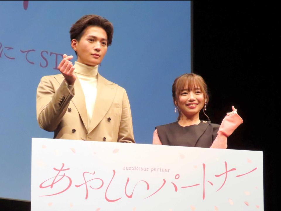 　ドラマイズム「あやしいパートナー」にＷ主演の八木勇征（左）と齊藤京子