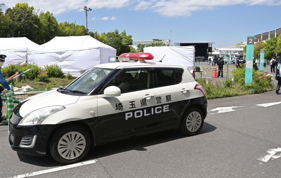 　≠ＭＥｉイベント中止の会場にパトカーも駆けつけた（撮影・持木克友）