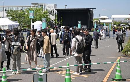 　≠ＭＥｉイベントが中止となり残念そうなファン（撮影・持木克友）