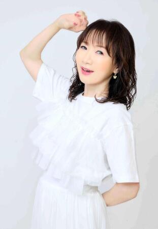 　大阪コミコンでライブを行う平松愛理