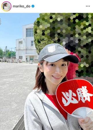 必勝うちわ持参で長男を応援！堂真理子のインスタグラム（＠ｍａｒｉｋｏ＿ｄｏ）から