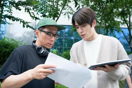 　韓国映画「６時間後に君は死ぬ」メイキングスチール　©２０２４，　Ｍｙｓｔｅｒｙ　Ｐｉｃｔｕｒｅｓ，　ＡＬＬ　ＲＩＧＨＴＳ　ＲＥＳＥＲＶＥＤ