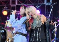 　コラボレーションする相川七瀬（左）と寺田恵子（撮影・伊藤笙子）