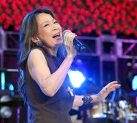 　熱唱する八神純子（撮影・伊藤笙子）