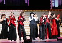 宝塚ＯＧ万博公演「未来へのＯｎｅ　Ｓｔｅｐ！」（左から）風花舞、真琴つばさ、剣幸、安寿ミラ、和央ようか